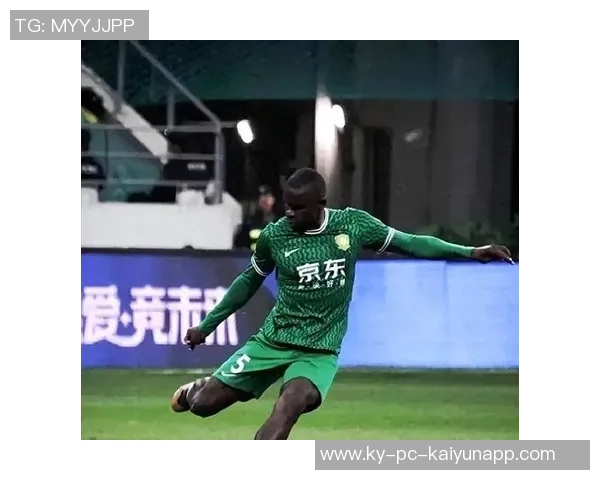 国安替补门将张健智奋战7次扑救无奈球队遭遇1-2出局困境