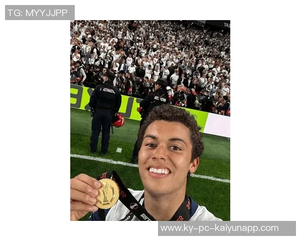 水晶宫与热刺达成协议以4000万欧签约布伦南约翰逊